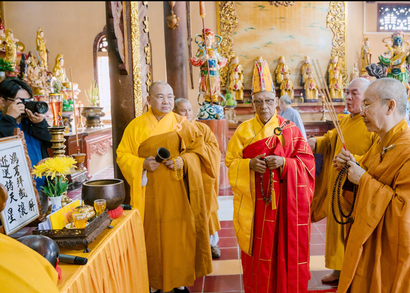 Lễ cúng Ngọ cúng Phật tại chùa Linh Sơn Tiên Thạch