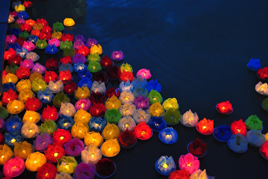  Đèn hoa đăng được thả vào dịp lễ vía Quán Thế Âm 