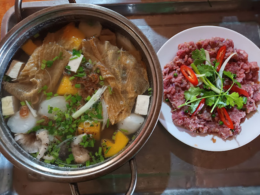 Phần lẩu bò Tây Ninh tại quán bò tơ Hương Loan