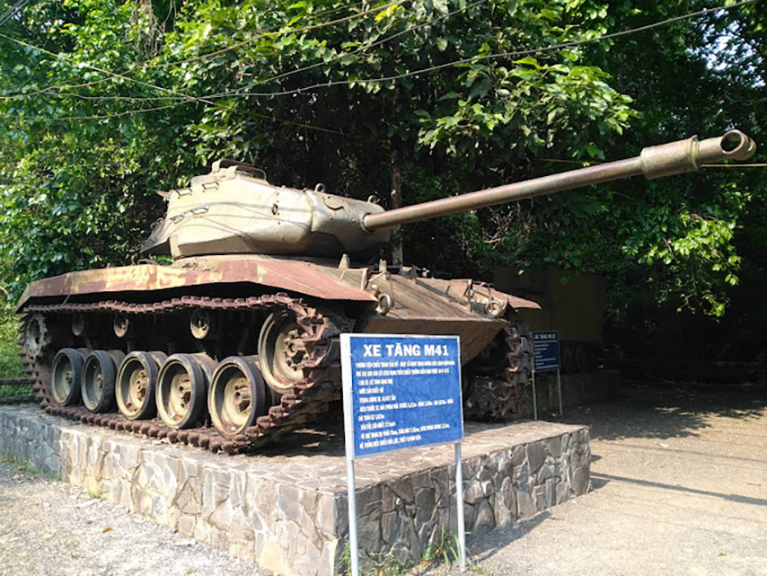 Cận cảnh xe tăng M41 còn lưu giữ những vết tích chiến tranh