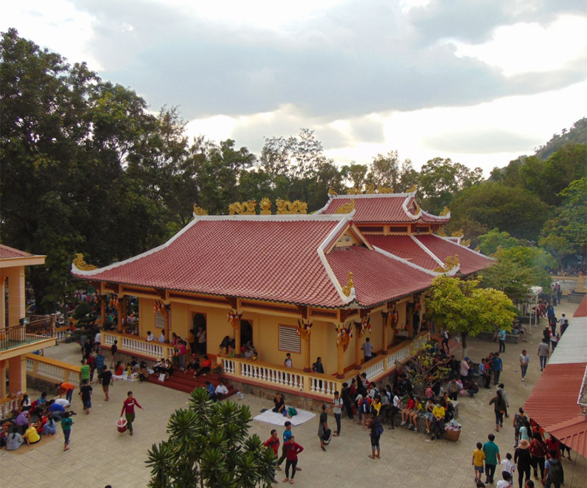 Hình ảnh chùa Linh Sơn Phước Trung toạ lạc ở ngay chân núi Bà Đen