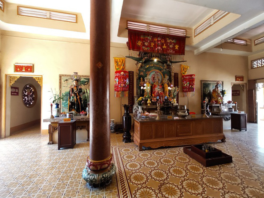 Không gian thờ tự linh thiêng bên trong của chùa Linh Sơn Phước Trung