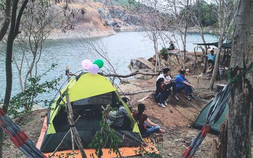 Du khách có thể dựng lều trại để nghỉ chân 