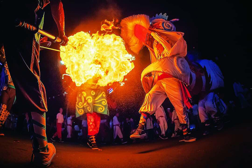 Điệu múa Rồng Nhang phun lửa truyền thống