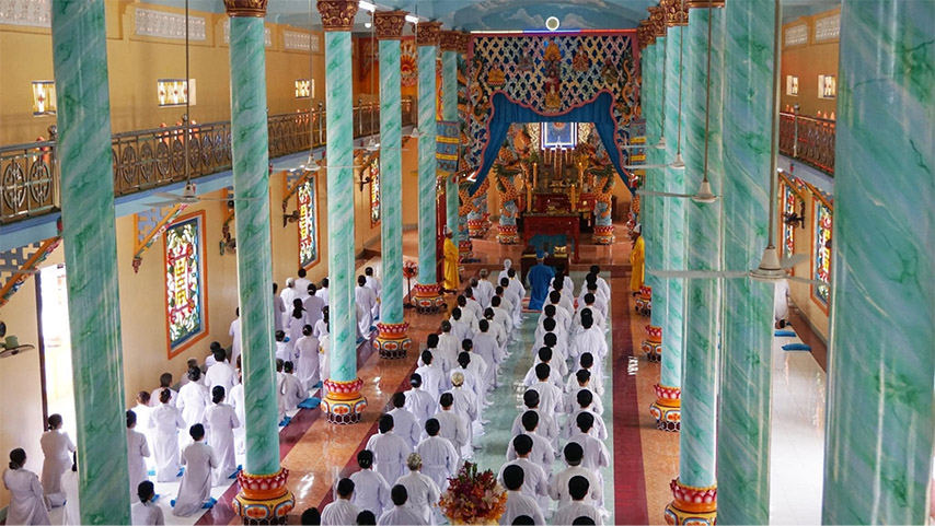 Không gian trang nghiêm trong lễ vía Phật đản
