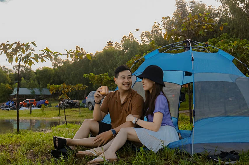Du khách có thể trải nghiệm cắm trại qua đêm tại hồ Dầu Tiếng