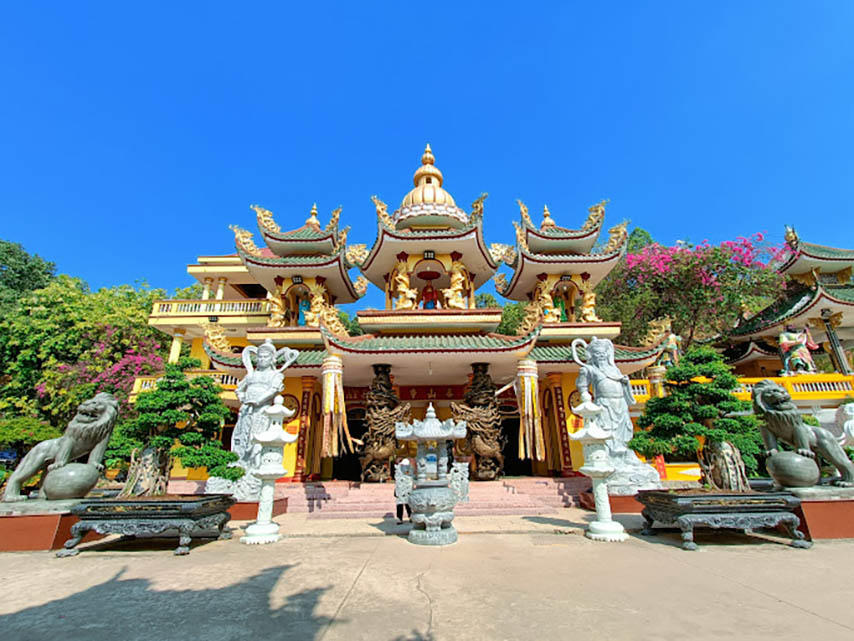 Chánh điện chùa Thái Sơn với phong cách cổ lầu bắt mắt