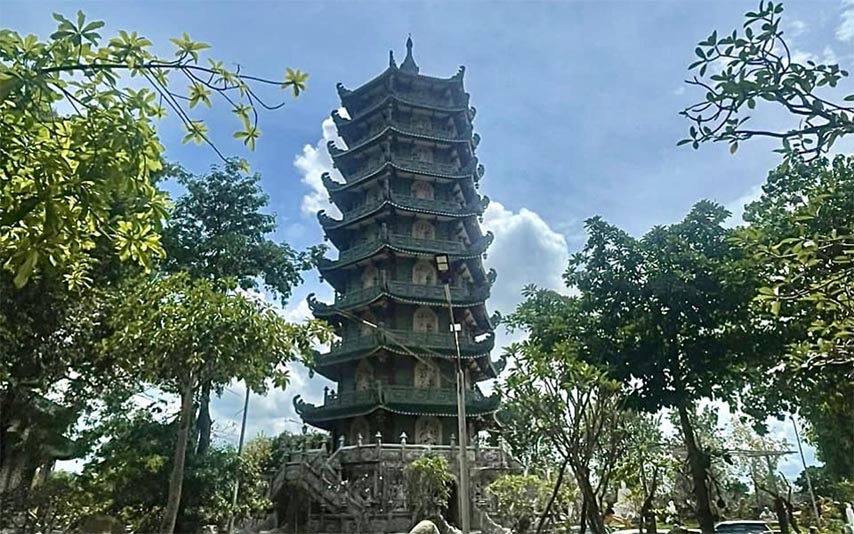 Bảo tháp xá lợi Phật cao 9 tầng tại chùa Thiền Lâm Gò Kén 
