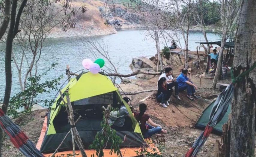 Hồ Núi Đá còn là địa điểm cắm trại lý tưởng cho gia đình, bạn bè vào dịp cuối tuần