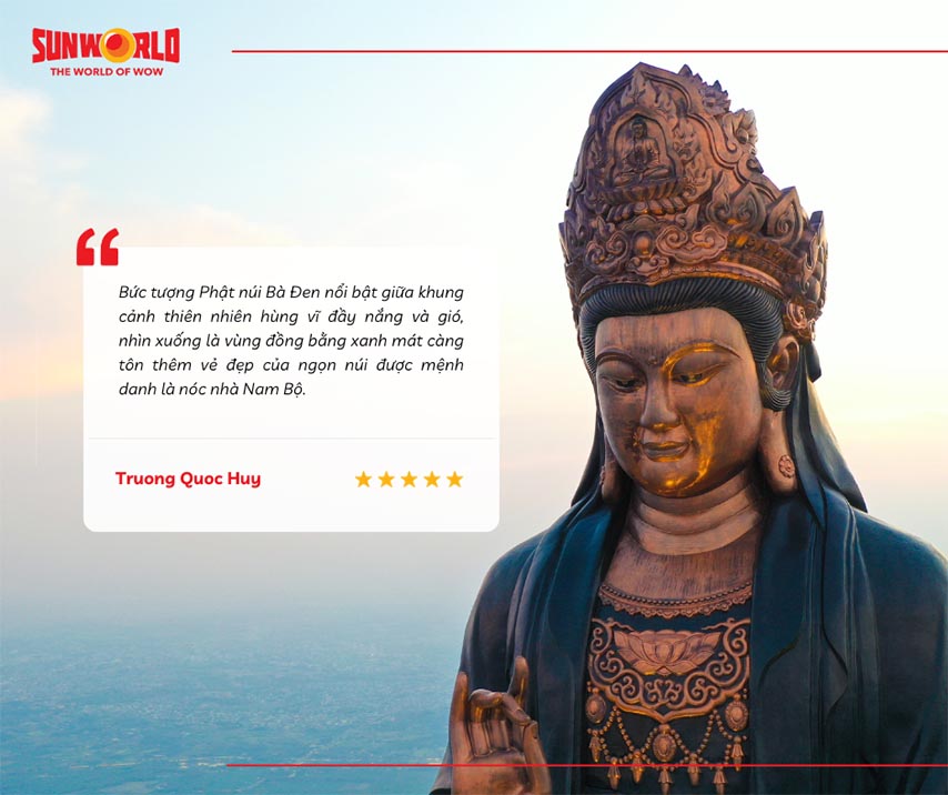 Du khách cho rằng, tượng Phật làm tôn thêm vẻ đẹp của ngọn núi Bà Đen
