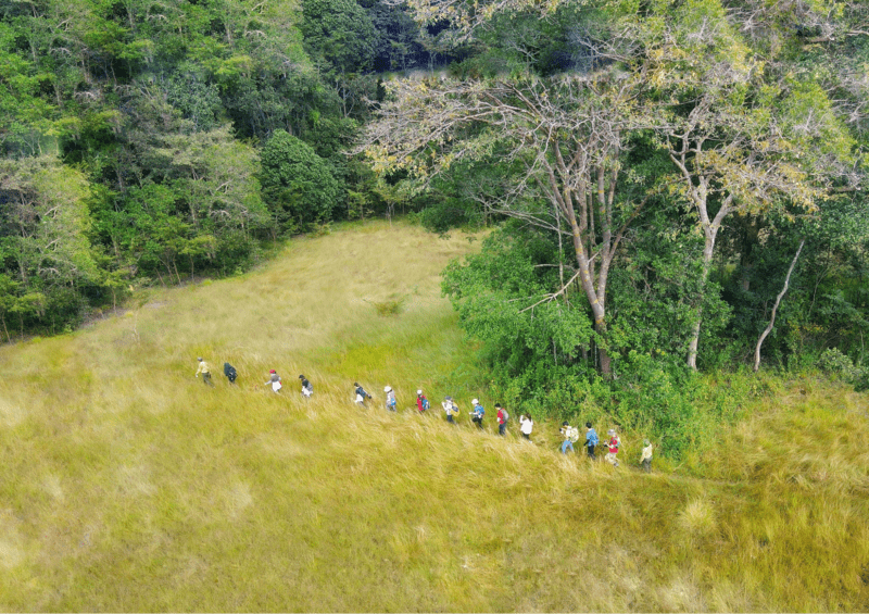 Đoàn khách du lịch trên hành trình khám phá Vườn quốc gia Lò Gò - Xa Mát