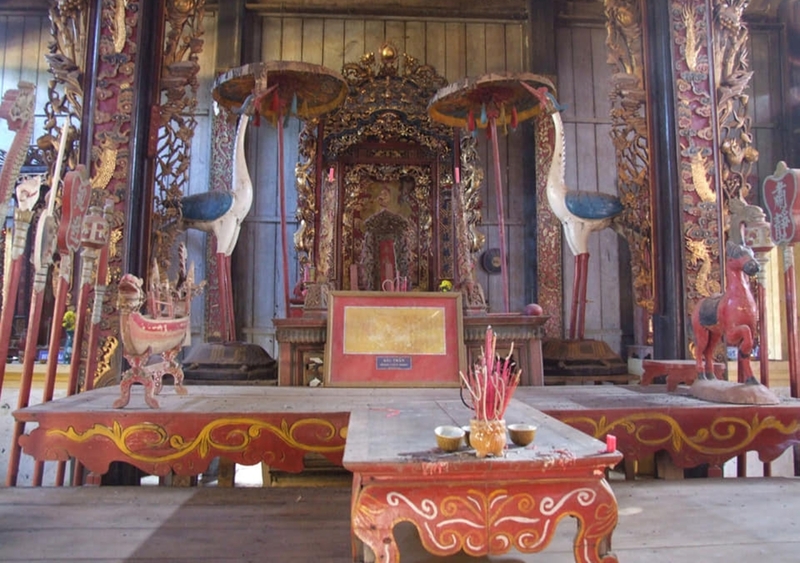 Bàn thờ thành hoàng làng Đinh Hiệp Ninh