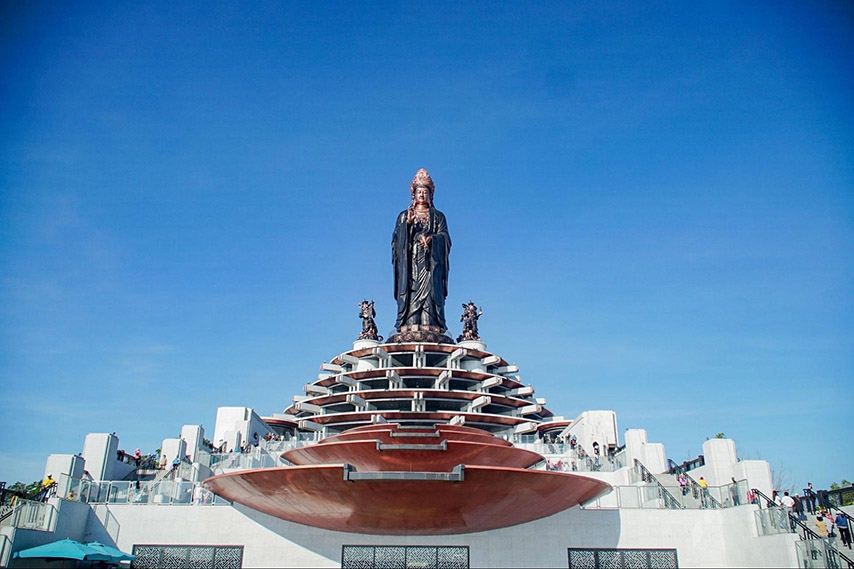 Tượng Phật Bà Tây Bổ Đà Sơn uy nghi trên đỉnh núi Bà 
