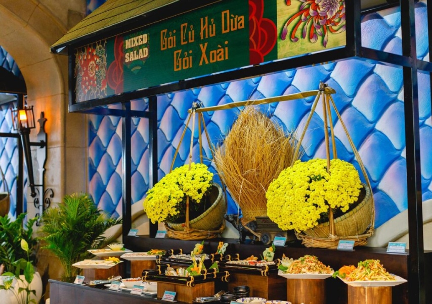 Quầy buffet tại nhà hàng Vân Sơn - Sun World Ba Den Mountain