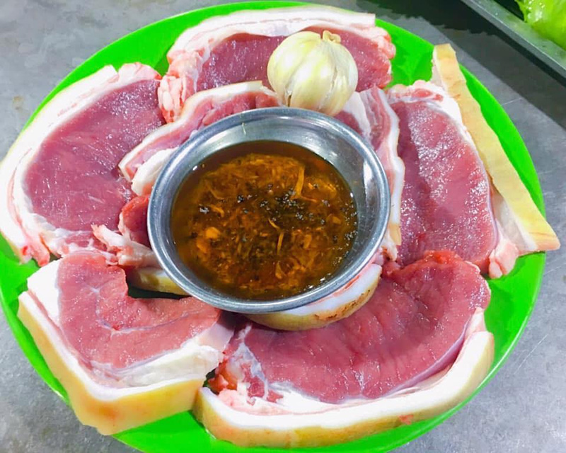 Đặc sản Tây Ninh thịt bò tơ có màu hồng nhạt và lớp da mỏng