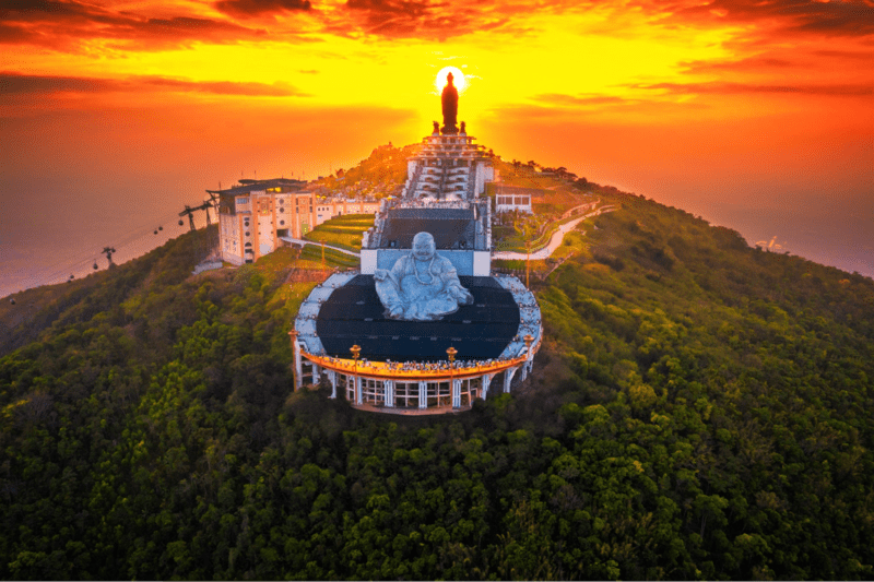 Ngắm nhìn tượng Phật Di Lặc núi Bà Đen nhìn từ trên cao 