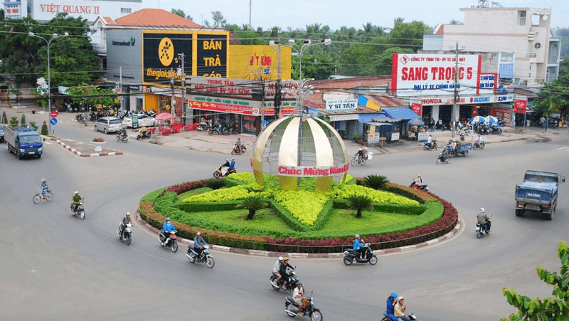 Vòng xuyến tại trung tâm thị trấn Tân Châu, tỉnh Tây Ninh