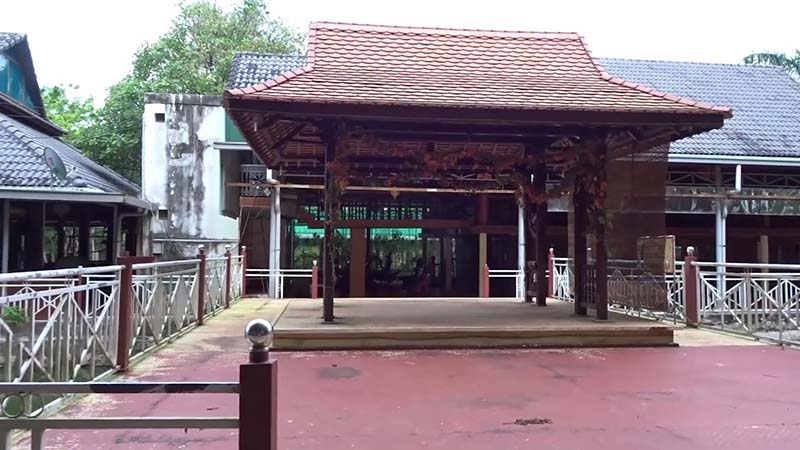 Một góc thiết kế cổ bên trong khu du lịch sinh thái Đọt Champa