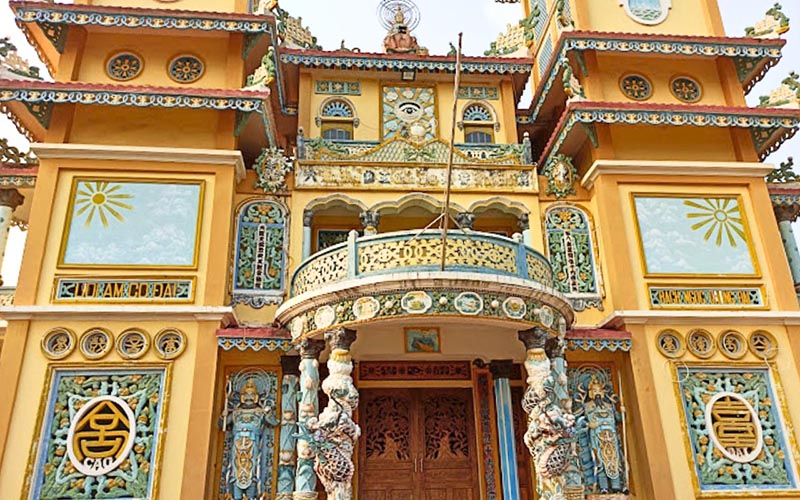 Kiến trúc thánh thất Ninh Sơn pha trộn tinh hoa văn hóa Đông - Tây 