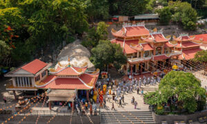 Linh Sơn Tiên Thạch Tự & Điện Bà [Linh Son Tien Thach Tu Pagoda & Main Shrine]